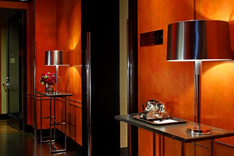 Guest floor foyer